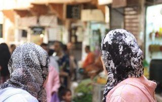 Mujeres charlando en la medina de Fez, Marruecos