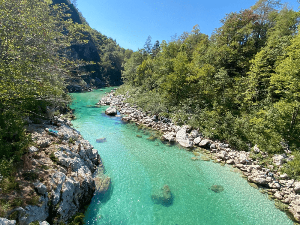 Color de agua irreal del Río Soca