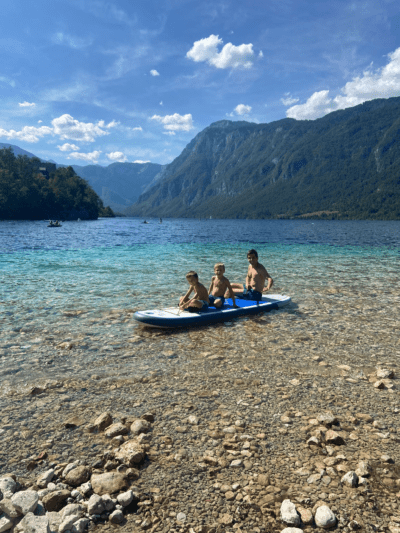 Divirtiéndonos en el lago Bohinj