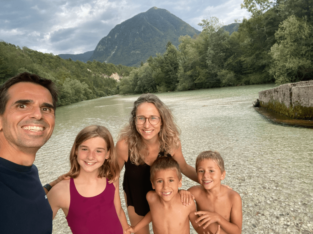 Foto familiar en el río Soca
