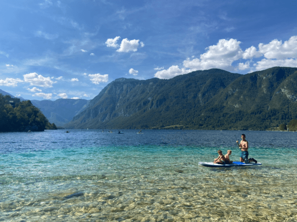 Paddle surf en el lago Bohinj