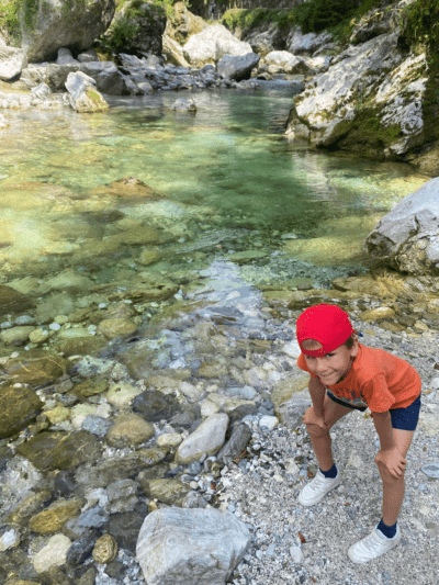 Lucas en las Gargantas de Tolmin