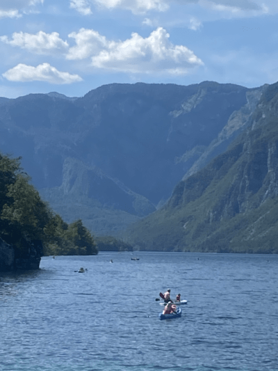 Navegando por el lago Bohinj