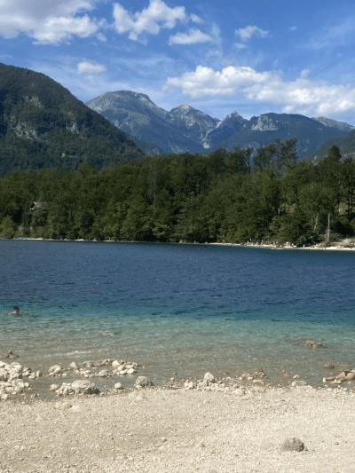 Paisaje del lago Bohinj