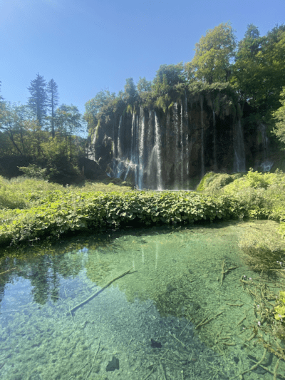 Foto de postal cascada en lagos Plitvice