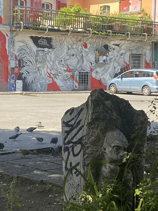 Tumba rara en Metelkova