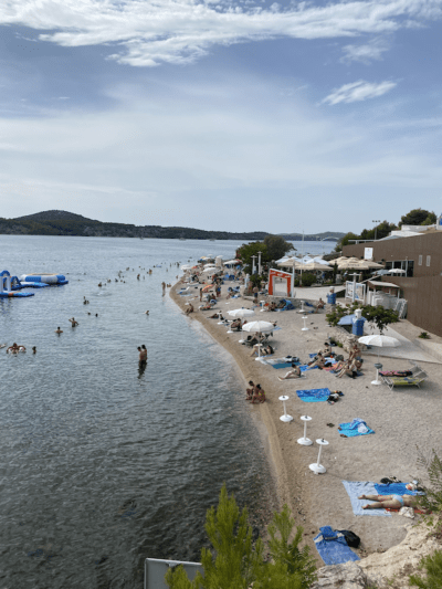 Playa Banj en Sibenik