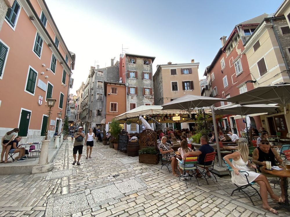 Bonita plaza en Rovinj
