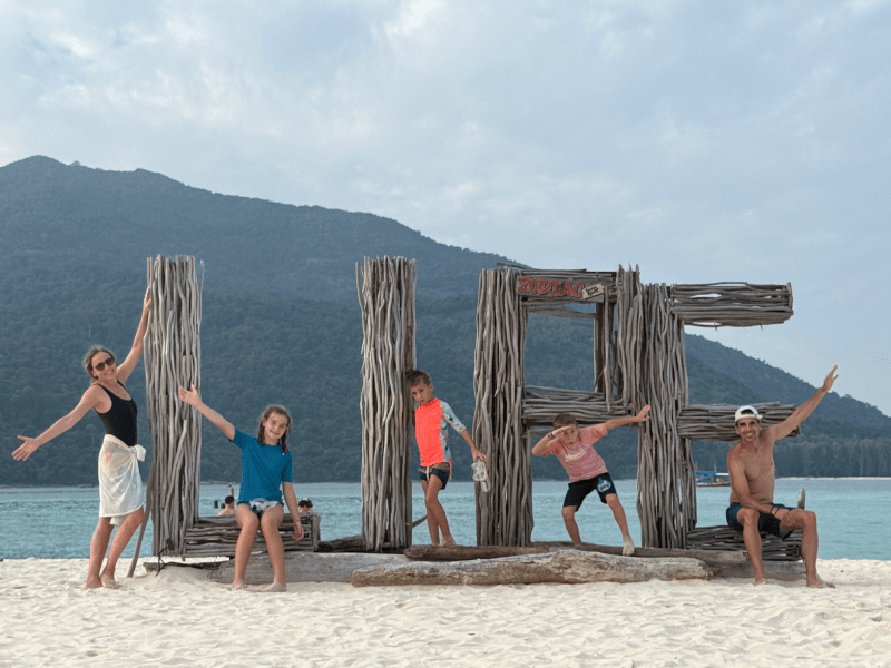 Letras lipe en Zodiac Beach